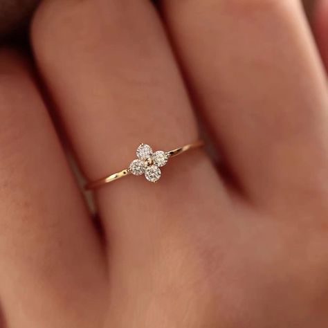 HIRA | ✨ Diamond 4 clover Ring✨ 92.5 pure sterling silver BIS hallmark authenticity Completely customisable Affordable price Everyday use… | Instagram Clover Engagement Ring, Four Leaf Clover Ring, White Clover Necklace, Clover Jewelry Set, Four Leaf Clover Necklace Gold, Four Leaf Clover Necklace Silver, Clover Ring, Flower Engagement Ring, Cubic Zirconia Rings