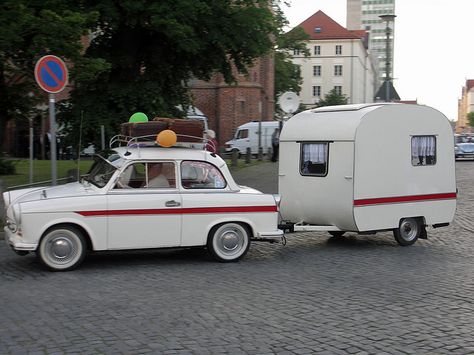 Trabant P50 mit Wohnwagen by www.nb-fotos.de Small Camper, Tiny Trailers, Old Campers, Retro Caravan, Vintage Rv, Small Trailer, Vintage Campers Trailers, Vintage Caravans, Mini Camper