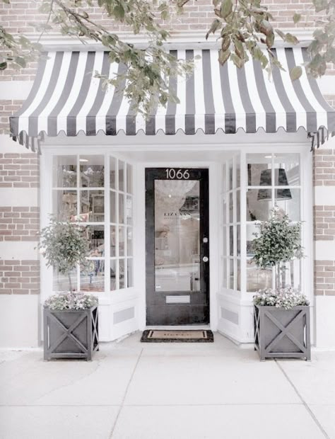 Store Front Aesthetic, Beauty Salon Exterior Design, Boutique Exterior Store Fronts, Modern Store Fronts, Cute Store Fronts, Boutique Exterior, Boutique Store Front, Sephora Store, House Awnings