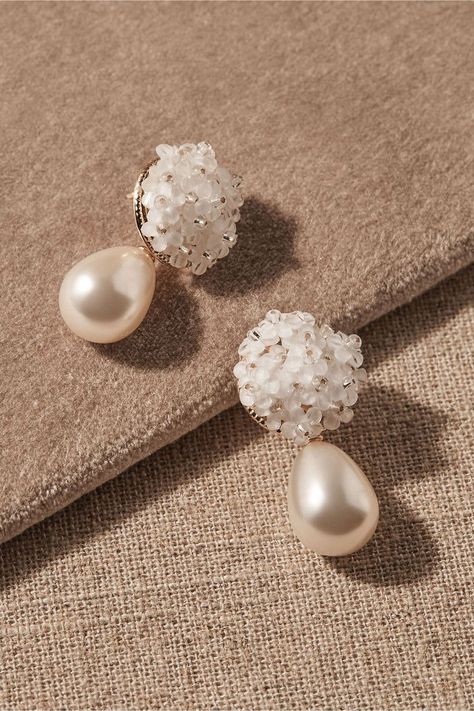 Mexican Wedding Ideas, Wedding Earrings Pearl, Ear Crawler Earrings, Wedding Earring, Gold Earrings Wedding, Pearl Earrings Wedding, Pearl Jewelry Wedding, Vintage Inspired Jewelry, Bride Earrings