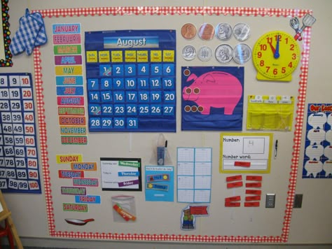 photos of first grade classroom arrangement with tables | What the Teacher Wants!: What's Cookin' in Mrs. Smith's 1st grade? Kindergarten Calendar, Math Meeting, Maths Display, Classroom Arrangement, Math Wall, Everyday Math, Calendar Math, Kindergarten Classroom Decor, Maths Ideas