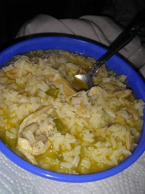 Family Recipes - Boil chicken in rice 😋 Chicken thighs... | Facebook Chicken In Rice, Boiled Chicken And Rice, Boil Chicken, Chicken And Rice Recipe, Chicken And Rice Dishes, Easy Chicken And Rice, Pepper Seasoning, Chicken Rice Soup, Minute Rice