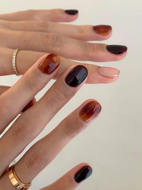 fall Korean black nails: black and tortoise Subtle Nails, Minimal Nails, Nail Ring, Nail Art Wedding, Festival Nails, Minimalist Nails, Fabulous Nails, Funky Nails, Chic Nails