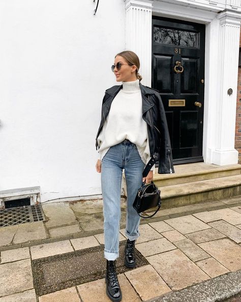 NADIA ANYA ⚡️ on Instagram: “White knits & make up are a dangerous mix” Trendy Overalls, Chic Style Inspiration, Cute Thanksgiving Outfits, Thanksgiving Outfit Women, Thanksgiving Outfit Ideas, What To Wear Fall, Classic Capsule Wardrobe, Cozy Fall Outfits, Fall Capsule Wardrobe