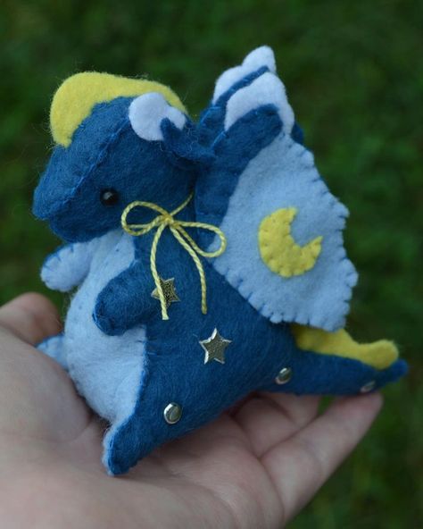 Daisy (@peachesnplushies) • Instagram photos and videos Spooky Dinosaur, Dinosaur Pumpkin, Moon Dragon, Sewing Felt, Felt Plushie, Felt Dragon, Pumpkin Scary, Handmade Plushies, Cute Sewing Projects