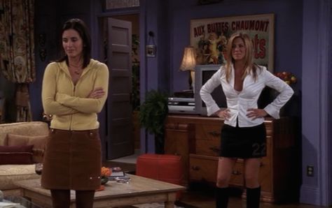 Every Outfit Rachel Ever Wore On 'Friends', Ranked From Best To Worst: Season 10 | Bustle Friends Rachel Outfits, Estilo Rachel Green, Rachel Green Friends, Rachel Green Style, Rachel Green Outfits, Rachel Friends, Green Outfits, 90s Inspired Outfits, Green Turtleneck