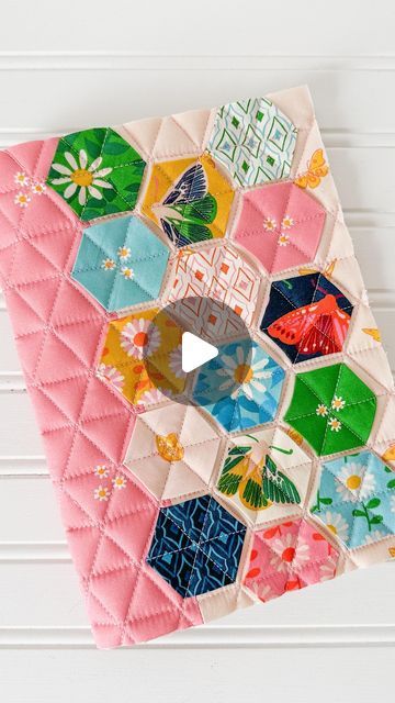 Jennie Pickett - Clover & Violet on Instagram: "Comment SEW and I’ll send you the link! 💌✨ I made this video lesson just for you! Learn how to add these appliqué hexagons to your Rosa Supply Case or any fun project. ✂️🪡 I just love the dimension this adds to the project and I think you will too. 🤩😃 I love the unique look these give to the Rosa, and they are so much quicker than regular EPP hexagons.🙌🏼🎊 Not sewing the #rosasupplycase with us? You could add this cute detail to any project. 💕🧵 Comment SEW to get the video link in your DMs. I cannot wait to see what you make!📬💗 #cloverandvioletpatterns #hexies #englishpaperpiecingeverywhere #eppeveryday #rosasewalong24 #modernhexies #isewbags" Epp Hexagon Quilt Patterns, How To Sew Hexagons Together By Machine, Sewing Hexagons Together, Epp Hexagon Projects, Finishing A Hexie Quilt, Hexie Projects, Epp Hexagon Coaster, Sewing Case, Video Lessons