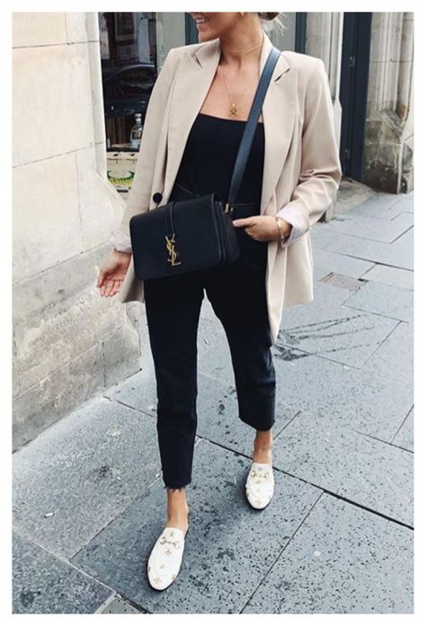 cd0dce8fca267bf1fb86cf43e18d5598desc41250080ri Beige Blazer Outfits Women, Beige Blazer Outfit, Blazer Outfits Women, Blazer Off White, Blazer Outfits Casual, Outfit Chic, Beige Blazer, Blazer Outfit, Blazer Beige