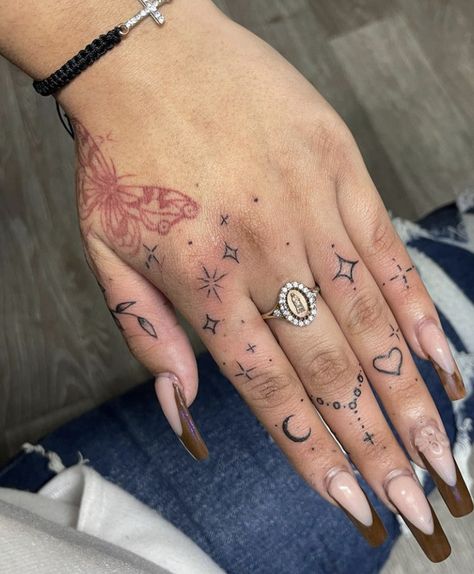 Two Hand Tattoo, Pisces Hand Tattoos For Women, Hand Tattoos For Women Dainty, Medium Hand Tattoos, Tattoo Ideas Female On Hand, Hand Tattoos For Women Fingers, Micro Hand Tattoos For Women, Small Impulse Tattoos, Chicana Finger Tattoos