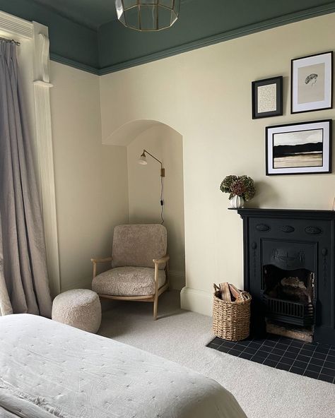 #cardroomgreen on Instagram | Hashtags Green Ensuite, Georgian Bedroom, Green Ceiling, Georgian Fireplaces, Mezzanine Bed, Modern Georgian, Nice Room, Ceiling Painting, Narrow Hallway Decorating