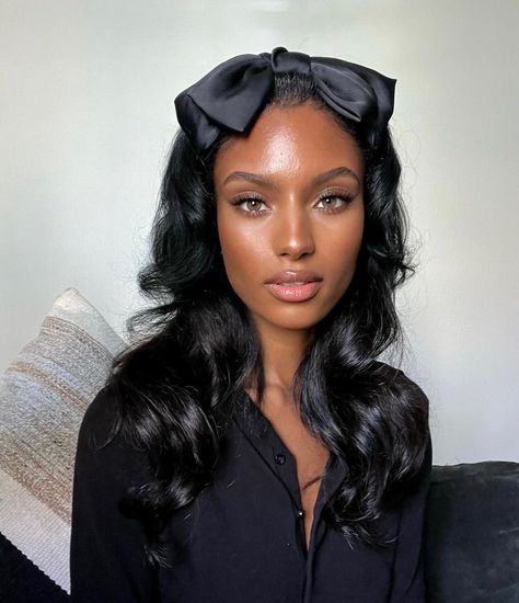 Coral Blush, Looks Black, Makeup For Black Women, New Classic, Black Is Beautiful, Beautiful Black Women, Hair Goals, Makeup Inspiration, Hair Inspo