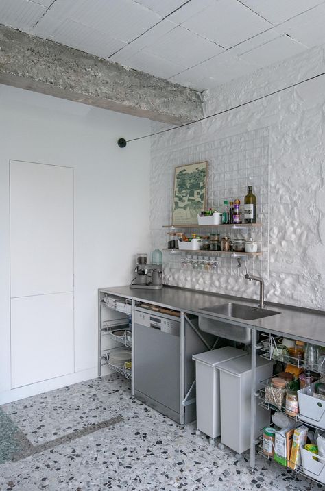 Warehouse Kitchen, 카페 인테리어 디자인, Kitchen Nook, Küchen Design, Contemporary Architecture, Beautiful Interiors, 인테리어 디자인, Kitchen Interior, Small Kitchen