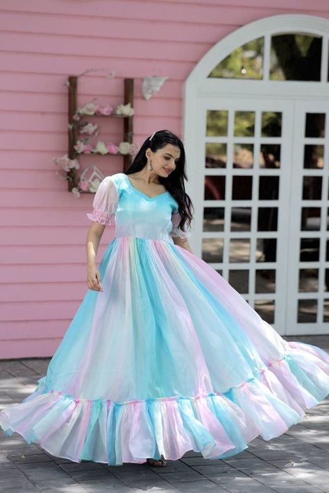 Anarkali Dress Party, Party Wear Gowns Indian, Anarkali Dress Party Wear, Long Frock Models, Long Frocks For Women, Silk Anarkali Gown, Frock Designs For Women, Indian Long Dress, Gown Anarkali