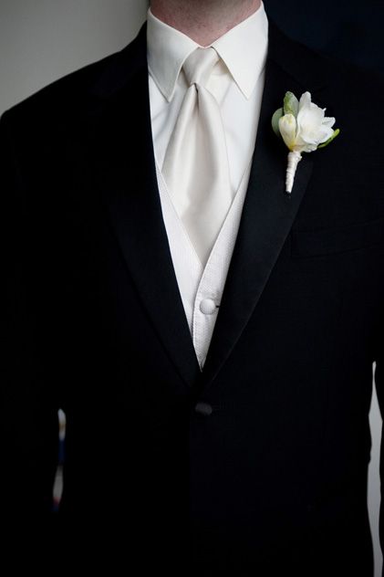 Black Tie Groom Tuxedos, Groom Outfit Black Suit, Black And White Groomsmen Suits, Groom With White Tie, Fairytale Wedding Tuxedo, Groom Suit Ideas Black, Groom Suit Black And White, Black Tux White Tie, Black And White Groom Suit