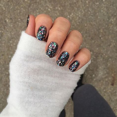 Color Street Broadway Glimmer, Black Sparkly Nails, Snoopy Nails, Chunky Glitter Nails, Black Nails With Glitter, Street Makeup, New Years Eve Nails, November Nails, Long Lasting Nail Polish