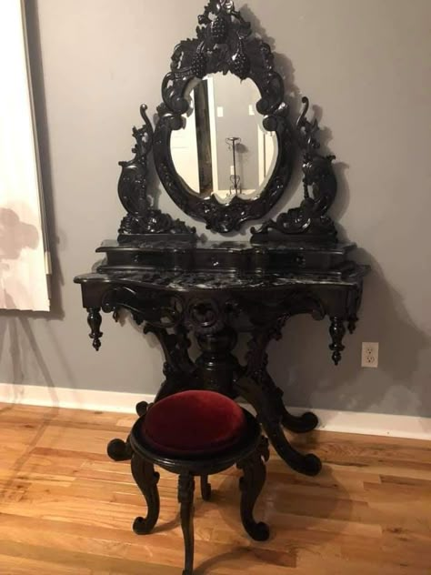 Dark Vampire Room Aesthetic, Soft Gothic Bedroom, Goth Bedroom Victorian, Goth Home Aesthetic Victorian, Luxury Gothic Bedroom, Vampire Themed Room, Gothic House Interior Bedrooms, Vampire House Decor, Vampire Aesthetic Decor