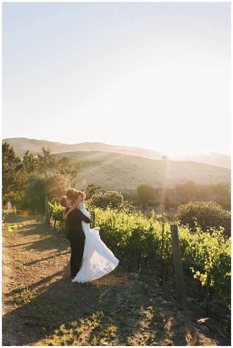 Vineyard Wedding Photoshoot, Winery Wedding Aesthetic, Vineyard Wedding Pictures, Vineyard Wedding Photography, Vineyard Wedding Photos, Winery Photoshoot, Italian Vineyard Wedding, Wine Yard, Vineyard Elopement