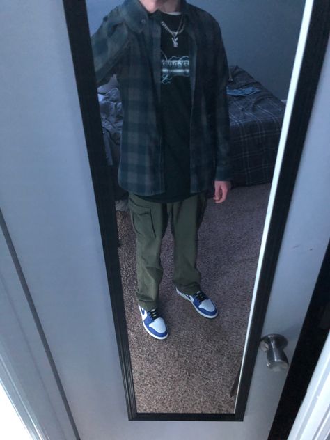 Flannel, cargo pants, vintage tee-shirt, chains, jordan 1s Jordans Outfit Men Style, Cargo Pants Graphic Tee Outfit Men, Cargo Pants And Flannel Outfit Men, Cargo With Shirt, Flannel And Cargo Pants Outfits, Cargo Pants Outfit Street Style For Men, Outfit Cargo Pants Men, Ootd Cargo Pants Men, Oversized Flannel Outfits Men