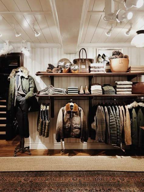 Mens Store Display, Antique Store Displays, Fashion Store Design, Ralph Lauren Store, Fashion Showroom, Clothing Store Interior, Retail Fixtures, Retail Store Display, Double Rl