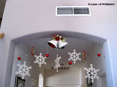 Professional Office Christmas Decor, Christmas Ceiling Decorations, Pretty Christmas Decorations, Christmas Decorations Apartment, Christmas Apartment, Easy Christmas Decorations, Fun Christmas Decorations, Christmas Themes Decorations, Diy Christmas Decorations Easy