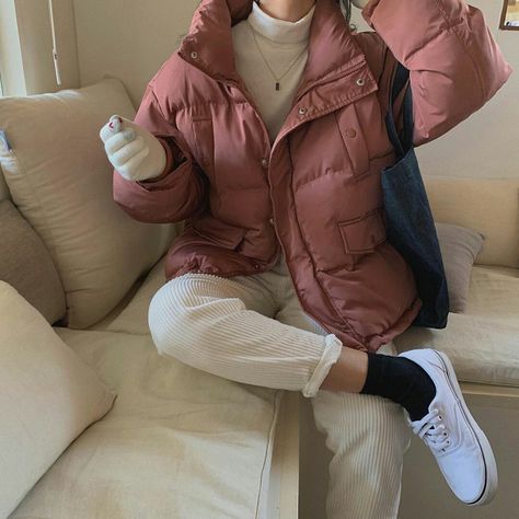 Mauve Puffer Jacket Outfit, How To Style Pink Puffer Jacket, Puffer Jacket Outfit Pink, Peach Jacket Outfit, Pink Puffer Jacket Outfit Winter, Pink Puffer Jacket Outfit, Winter Outfit Pink, Aritzia Puffer, Lucy Outfits