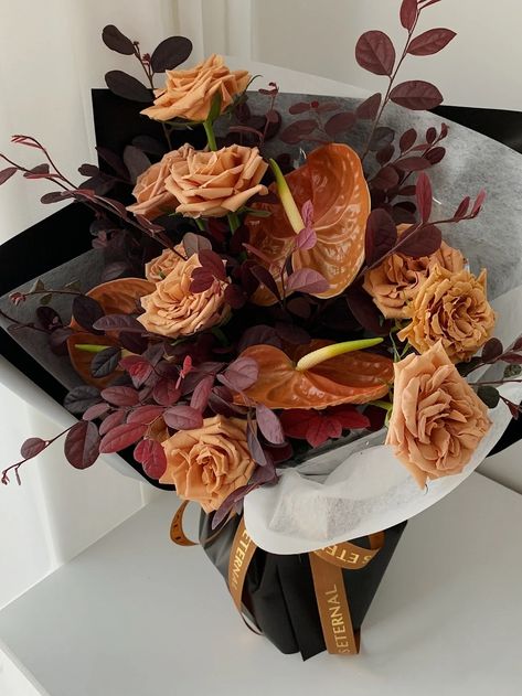 Flower Arrangements Diy Vase, Brown Bouquet, Flower Bouquet Wrapping, Thanksgiving Flowers, Fall Flower Arrangements, Flower Wrapping, Elegant Bouquet, Boquette Flowers, Flower Business