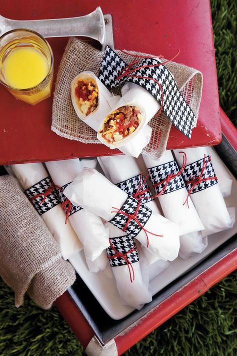 Note Sandwich Wrap! Alabama Tailgate, Breakfast Rolls Recipe, Tailgate Menu, Tailgate Appetizers, Cream Cheese Crescent Rolls, Cheese Crescent Rolls, Breakfast Rolls, Tailgating Recipes, Tailgate Food