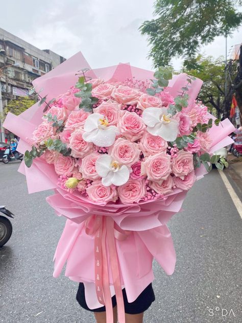 Luxury Flowers Bouquet Romantic, Luxury Bouquet Of Flowers, Big Pink Bouquet, Pink Roses Bouquet Aesthetic, Flower Bookey, Luxury Bouquet, Birthday Flowers Bouquet, Pink Flower Bouquet, Luxury Flower Bouquets