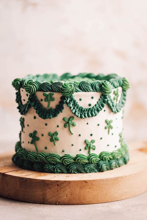 Moist and tender green vanilla cake layers frosted with classic vanilla American buttercream and decorated with vintage piping and shamrocks. Shamrock Cake, Mint Green Cakes, American Buttercream, Irish Theme, Green Cake, Cake Layers, Funny Birthday Cakes, St Patrick's Day Decorations, New Cake