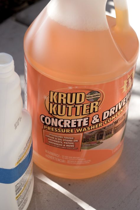 How To Clean Concrete Patio, Backyard Patio Designs Cement, Cement Cleaner, Outdoor Concrete Stain, Backyard Design Plans, Cleaning Concrete, Cement Stain, Concrete Cleaner, Concrete Stain Patio