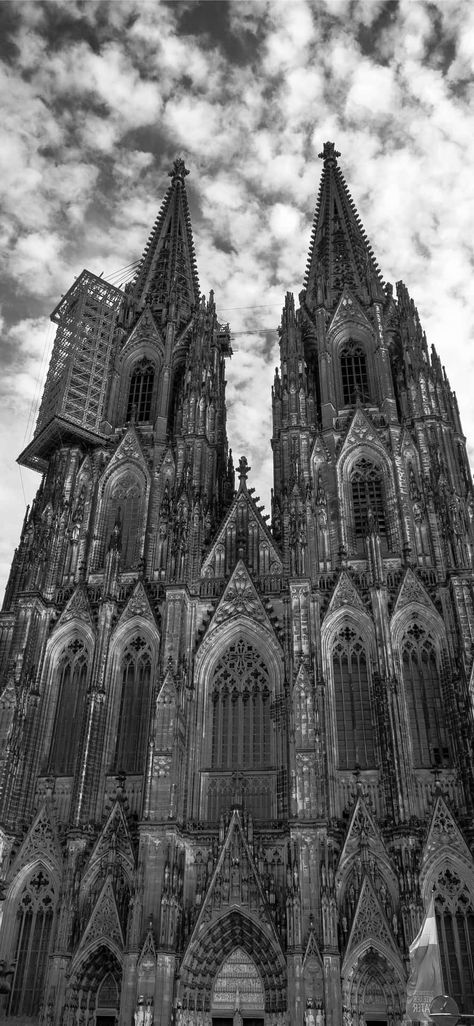 Cologne Cathedral Wallpaper, Cathedral Wallpaper, Black And White Iphone Wallpaper, White Iphone Wallpaper, Black And White Wallpaper Iphone, Cool Desktop Backgrounds, Scary Backgrounds, Creepy Backgrounds, Cemetery Statues