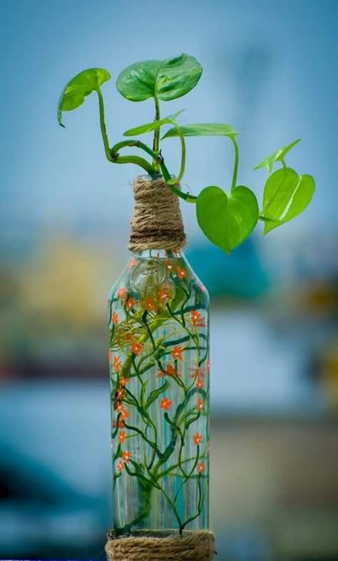 Plant Bottle Painting, Glass Bottle Art Ideas, Beer Bottle Art, Bottle Art Projects, Painting Glass Jars, Bottle Diy Crafts, Painted Glass Bottles, Hand Painted Wine Bottles, Glass Painting Designs