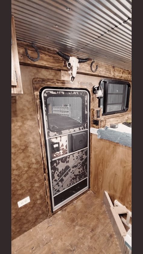 Western Trailer Decor, Western Rv Decor, Western Camper Decor, Living Quarters Horse Trailer Ideas Diy, Western Camper Remodel, Horse Trailer Interior Remodel, Semi Trucks Interior, Trailer Makeover, Horse Trailer Living Quarters