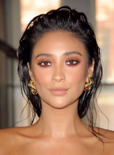 Makeup Birthday, Makeup Glam, Birthday Makeup, Smink Inspiration, Natural Glam, Celebrity Makeup Artist, Shay Mitchell, Celebrity Makeup, Smokey Eye Makeup