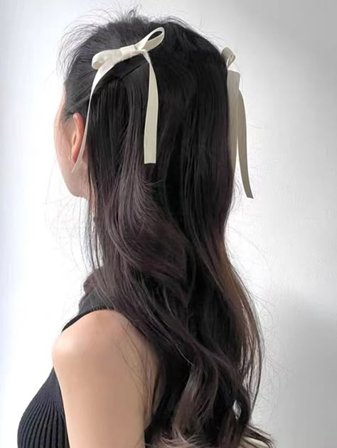 White Bow In Hair Aesthetic, White Ribbon In Hair, Small Bow Hair Clips Hairstyles, White Bows In Hair, Two Bows In Hair, Small Bow Clip Hairstyle, Small Ribbon Hairstyle, Tiny Bows In Hair, Tiny Bow Hairstyles