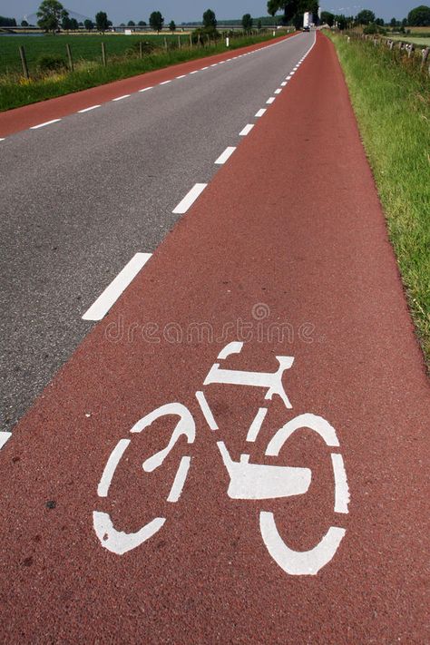 Intersection Design, Bicycle Lane, Bicycle Pictures, Streetscape Design, Urban Concept, Urban Design Plan, Italy Street, Urban Cycling, Bike Safety