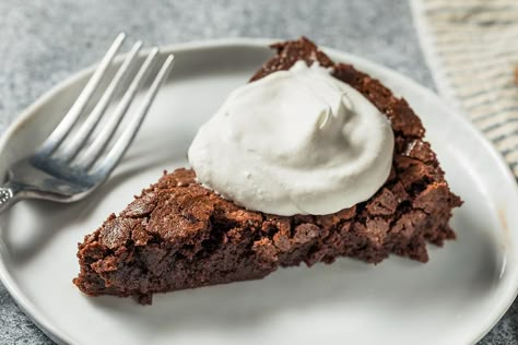 Chocolate Impossible Pie, Crustless Chocolate Pie, Brownie Pie Recipe Easy, Crustless Pie Recipes, Chocolate Brownie Pie Recipe, Valentine Food Ideas, Brownie Pie Recipe, Crustless Pie, Apple Fritter Cake