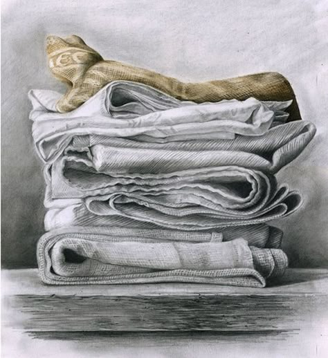 Pile Of Clothes Drawing, Drapery Drawing, Laundry Art, Fabric Drawing, Drawing Examples, Graphite Drawings, Acrylic Oil Painting, Hyperrealism, Color Pencil Art