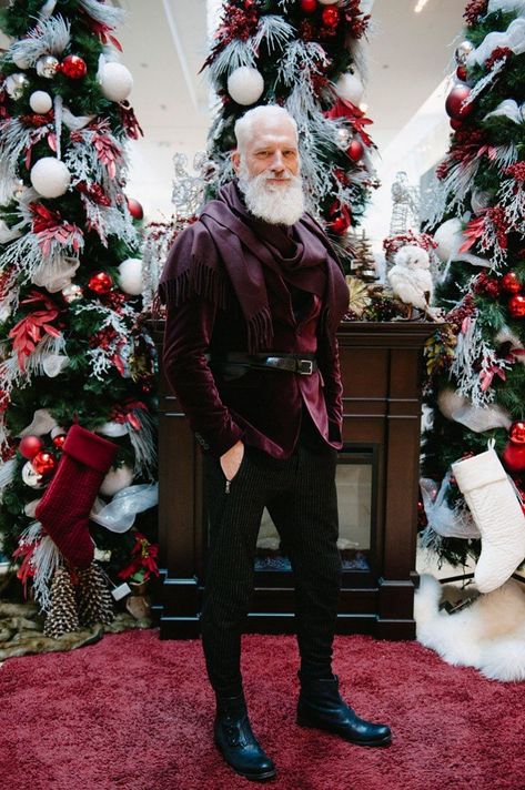 fashion santa Christmas Outfit Casual Jeans, Mens Christmas Outfit Casual, Tux Prom, Fashion Santa, Christmas Outfit Aesthetic, Christmas Outfit Men, Santa Claus Outfit, Light Blue Suit, Party Outfit Men