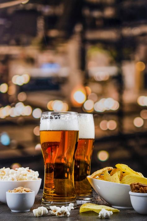 Draft Beer Photography, Sports Bar Food Photography, Sports Bar Photoshoot, Beer And Food Photography, Pub Food Photography, Sports Bar Food, Party Photography Ideas, Beer Image, Pub Photography