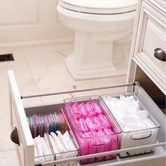 Penyimpanan Makeup, Bilik Air, Pretty Bathrooms, House Organisation, Apartment Organization, Bathroom Storage Organization, Home Organisation, Botanical Beauty, Home Bathroom