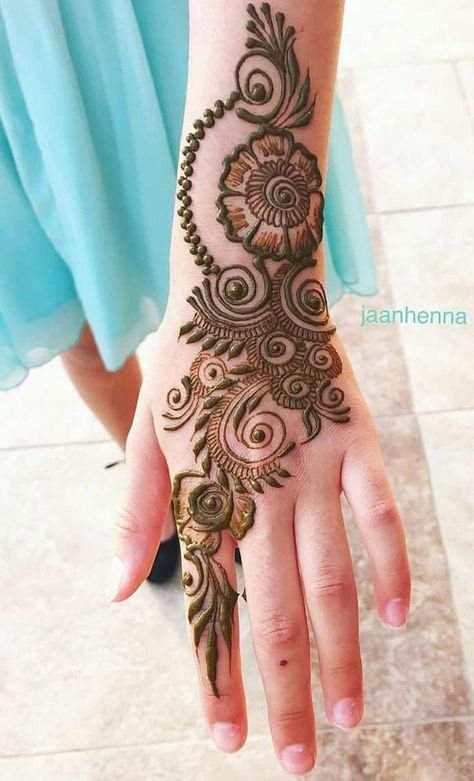 Simple Mehandi Designs, Simple Mehandi, Henna Drawings, Indian Henna, Mehndi Designs For Kids, Very Simple Mehndi Designs, Simple Mehndi Designs Fingers, Pretty Henna Designs, Engagement Mehndi Designs