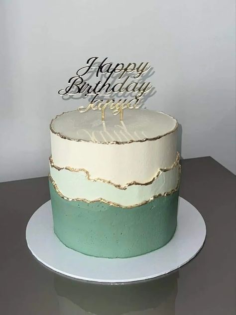 Birthday Cake For Women Green, Sweet 16 Cakes Sage Green, Pastel Green Birthday Cake, Masculine Cake Design, Pastel Green Cake, Green Bday Cake, Cake Verde, Green And Gold Cake, Green And White Cake