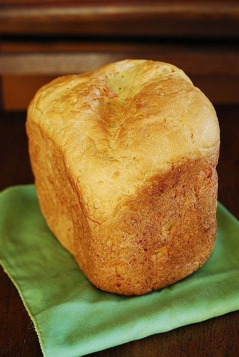 White Bread Machine Recipes, Bread In A Bread Machine, Basic White Bread, Bread Machine Recipes Sweet, Loaf Bread Recipe, Easy Bread Machine Recipes, Best Bread Machine, Bread Maker Machine, Homemade White Bread