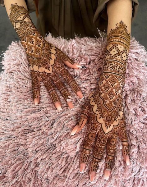 Henna designs Mehndi Designs For Birthday, Bridal Mahendiii Design, Mahendiii Design, Simple Henna Designs, Henna Inspo, Mehndi Designs Bridal Hands, Bridal Henna Designs, Pretty Henna Designs, Wedding Henna