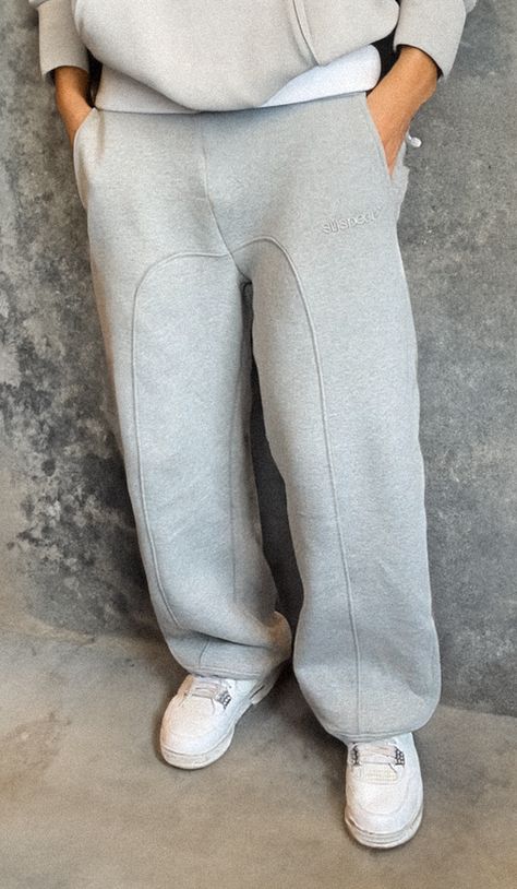 Baggy Joggers Men, Joggers Design, Baggy Joggers, Casual Sporty Outfits, Street Style Outfits Casual, Grey Tracksuit, Apparel Design Inspiration, Gym Outfit Men, Classy Outfits Men