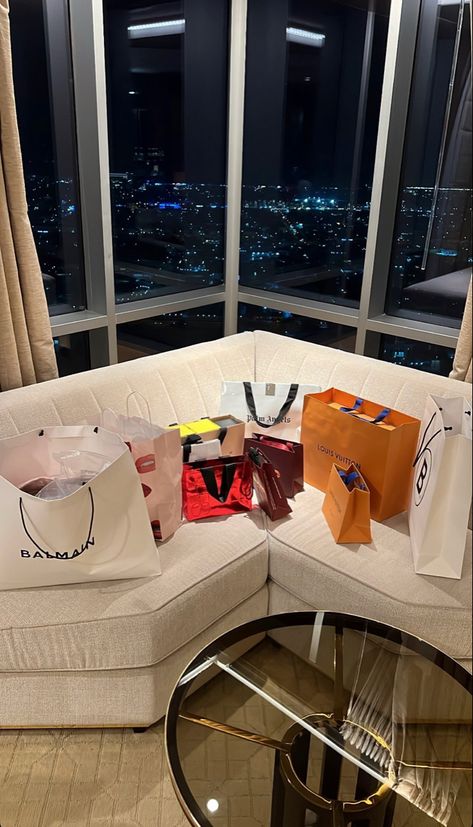 Dubai Shopping Aesthetic, Expensive Couch, Expensive Gifts Aesthetic, Brand Deals Aesthetic, Dubai Rich Lifestyle, Shopping Spree Aesthetic, Luxury Shopping Aesthetic, Luxury Shopping Spree, Luxury Life Aesthetic