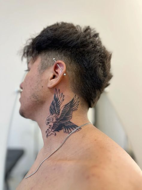 Eagle Behind Ear Tattoo, Wolf Neck Tattoo, Egal Tattoo, Eagle Neck Tattoo, Dark Disney Tattoo, Side Neck Tattoo, Ear Tattoo Ideas, Neck Tattoo For Guys, Eagle Tattoos