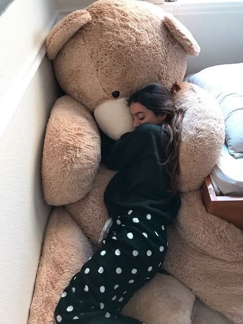 #teddybear #hugebear #huge #teddy #goodnight #pijama #girl #girlsteddy Massive Plushies, Huge Teddy Bear Aesthetic, Big Teddy Bear In Bedroom, Big Teddy Bear Aesthetic, Sleeping With Stuffed Animals, Soft Toys Aesthetic, Huge Plushies, Huge Stuffed Animals, Big Stuffed Bear