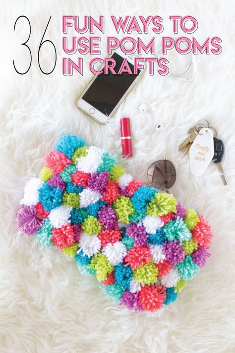 Fun Ways to Use Pom Poms in Crafts / Check out this roundup of pom pom ideas for making everything from home decor to upcycled fashion! These fun pom pom crafts include something for everyone / #pompoms #diyideas #yarn #homedecor #crafts #fashiondiy Yarn Decor Ideas, Kids Pom Pom Crafts, Pom Pom Crafts For Adults, Pom Pom Crafts To Sell, Pom Pom Art, Pompom Crafts, Pom Pom Clutch, Diy Fashion Trends, Pom Crafts